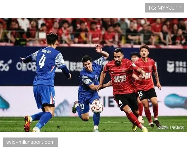 成都蓉城两球战胜上海申花 搅乱争冠形势